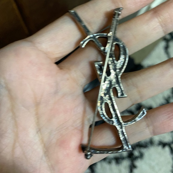 Saint Lauren Opyum textured croco brooch - Picture 5 of 9